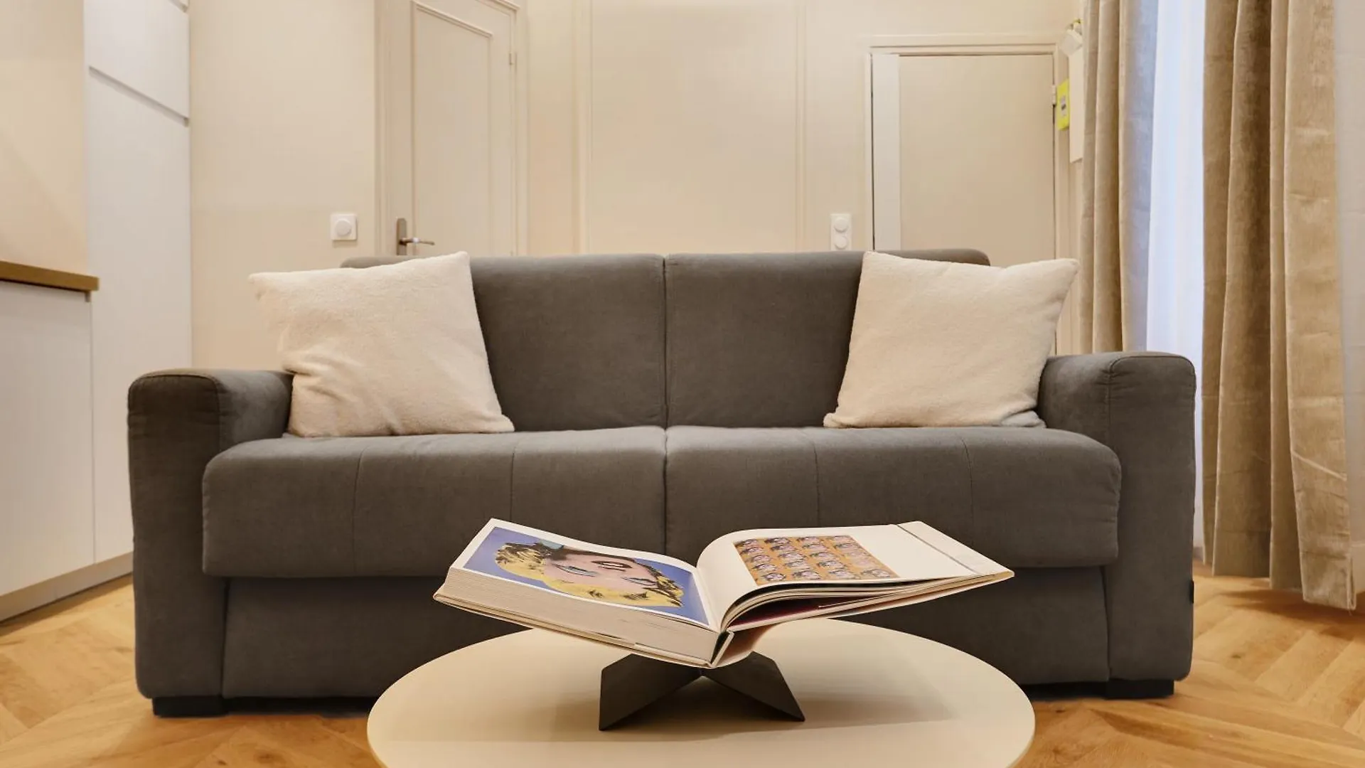 Daire Majesti Upper Marais Apartments- Rue Du Faubourg Saint-martin Paris